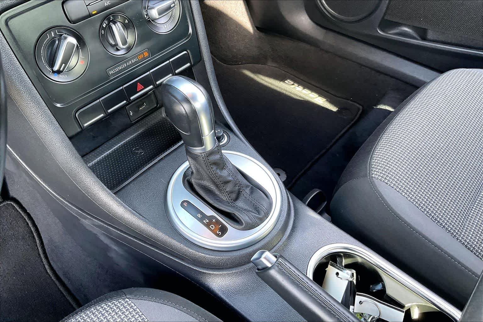Used 2019 Silk Blue Metallic Volkswagen S image 13