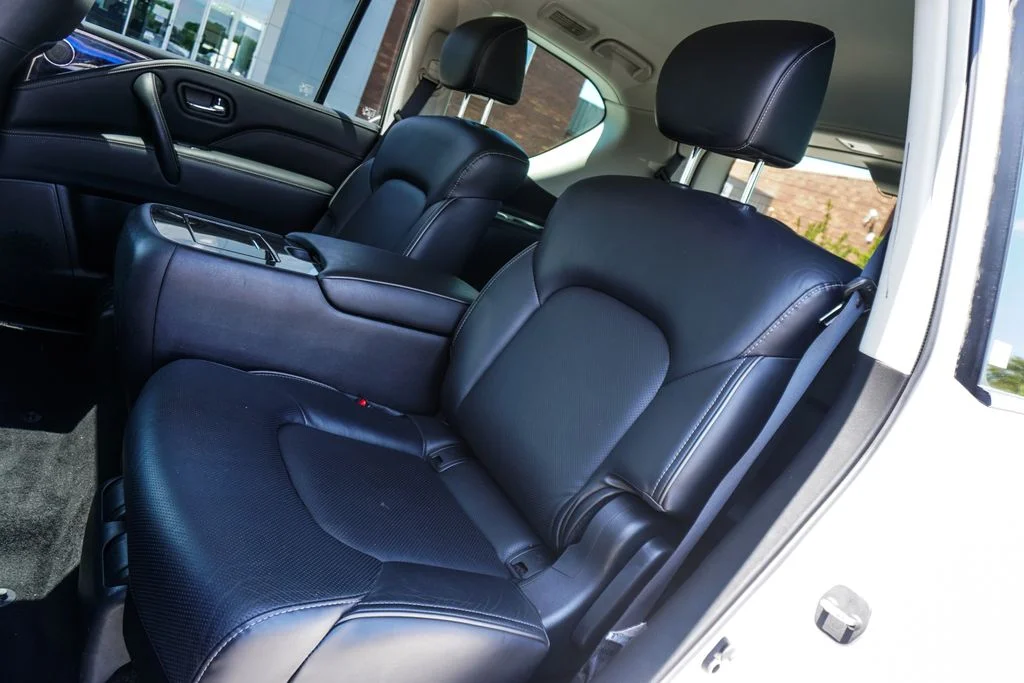 Used 2023 White INFINITI LUXE image 9