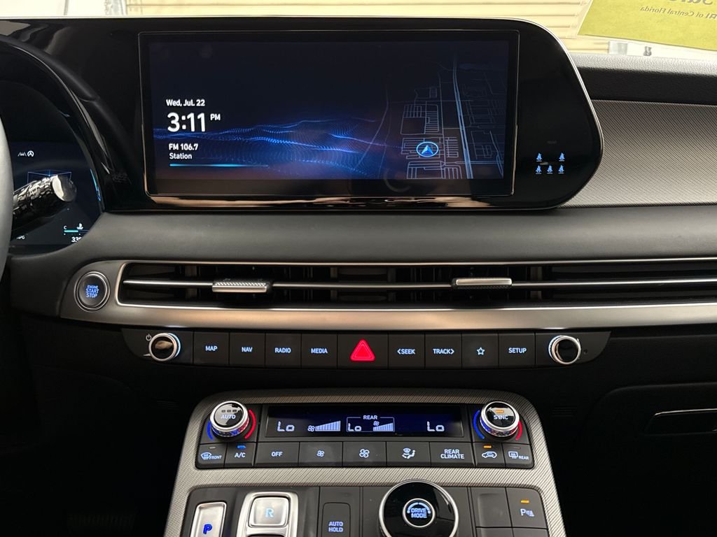 Used 2025 White Hyundai SEL Premium image 18