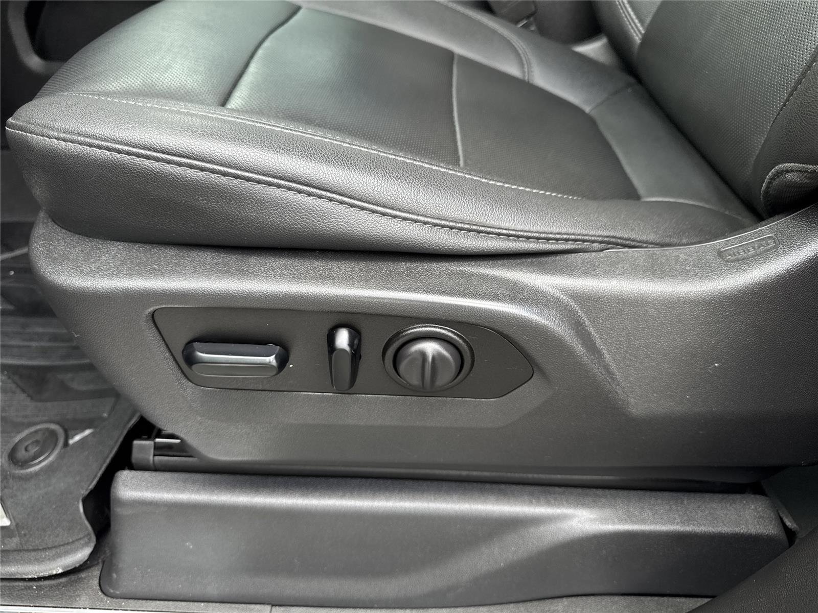 Used 2021 ONYX BLACK GMC SLT image 12