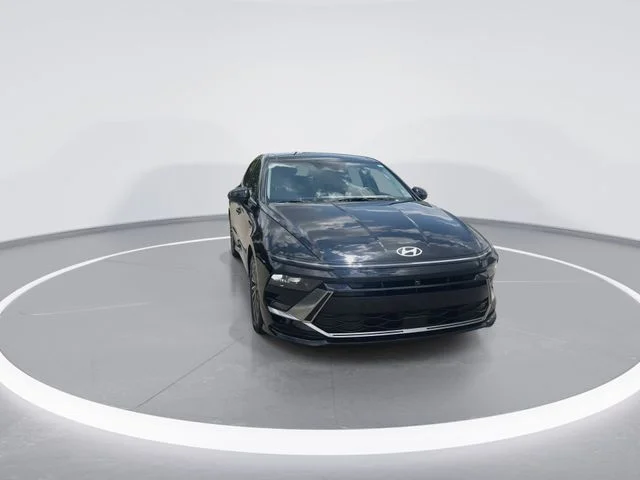 Used 2025 Black Hyundai Limited image 2