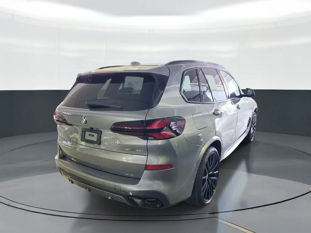 Used 2026 Gray BMW sDrive40i image 3