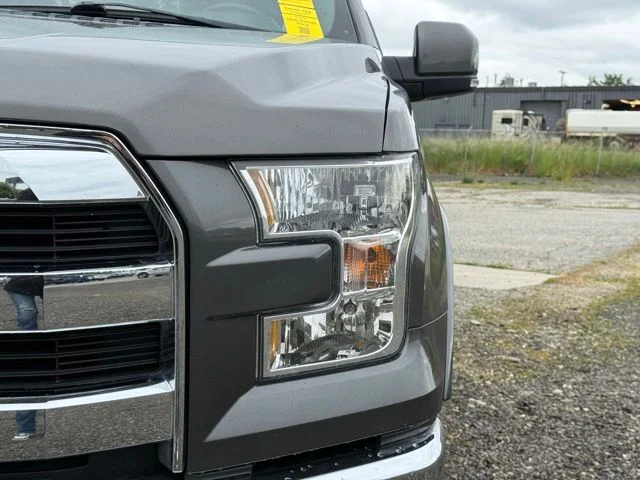 Used 2016 Magnetic Metallic Ford Lariat image 7