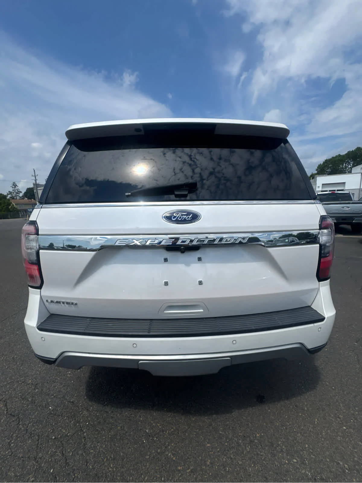 Used 2019 White Platinum Metallic Tri-Coat Ford Limited image 4