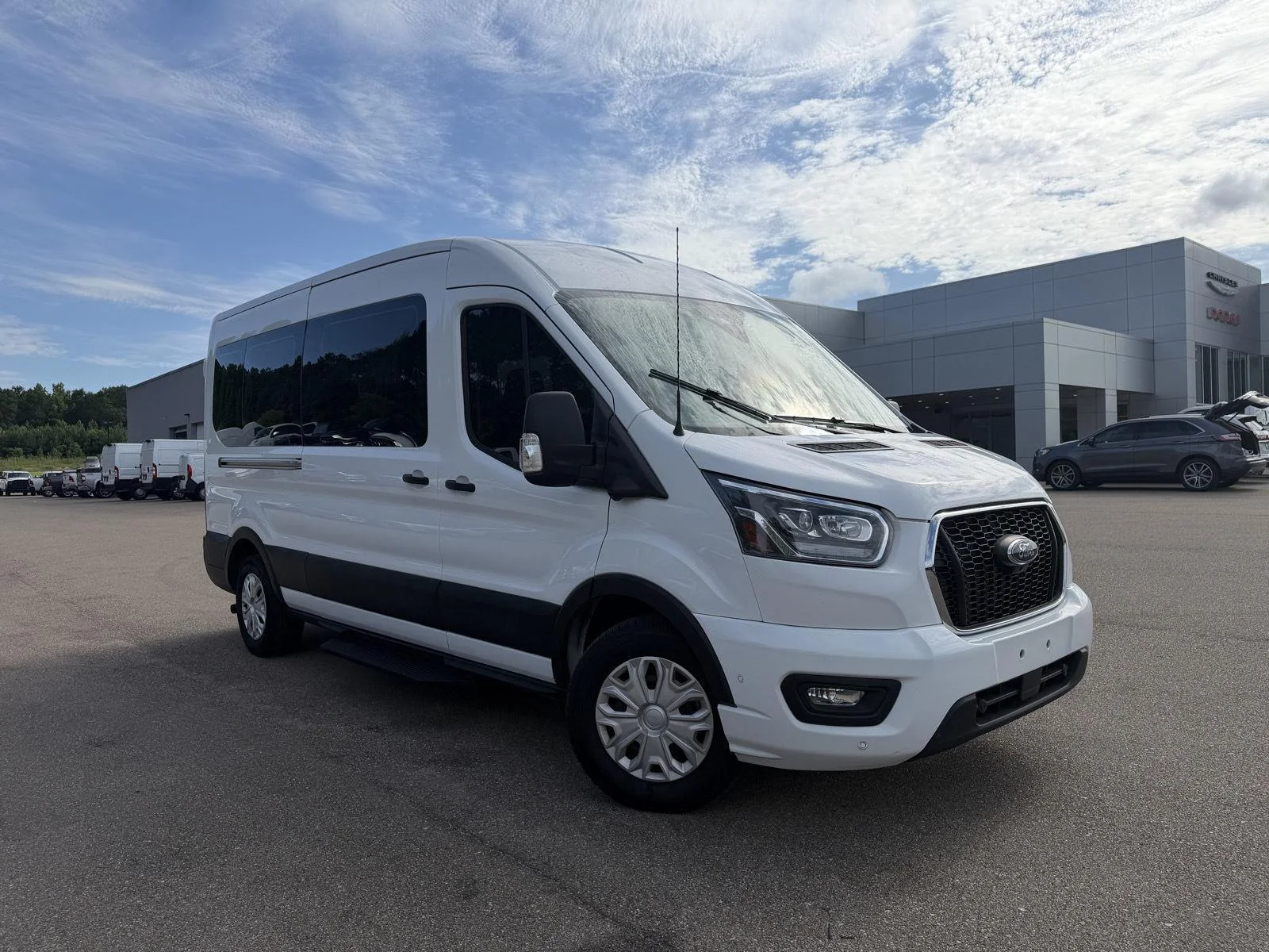 Used 2023 Oxford White Ford 350 XLT image 3