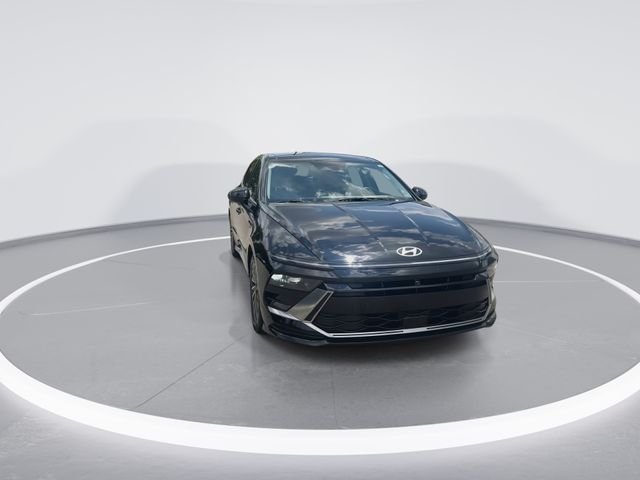 Certified Used 2025 Black Hyundai Limited image 2