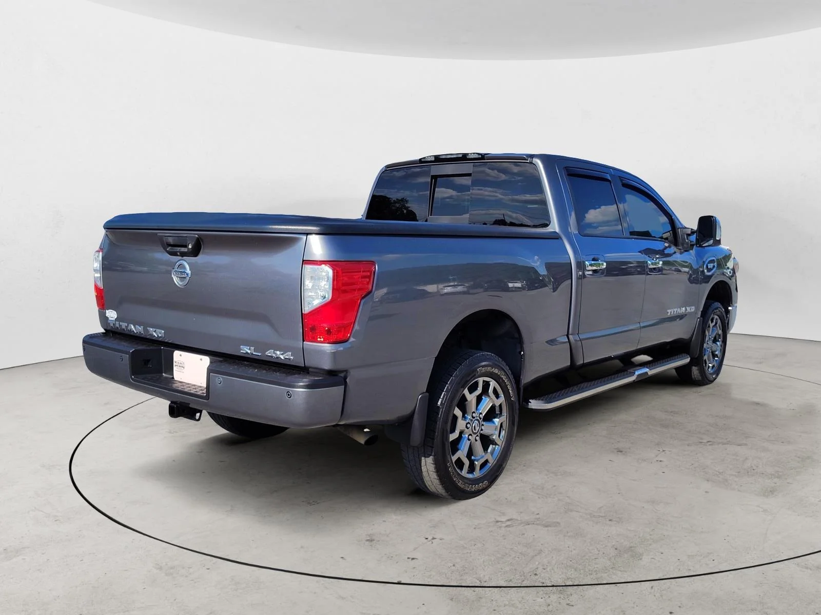 Used 2017 Gray Nissan SL image 4