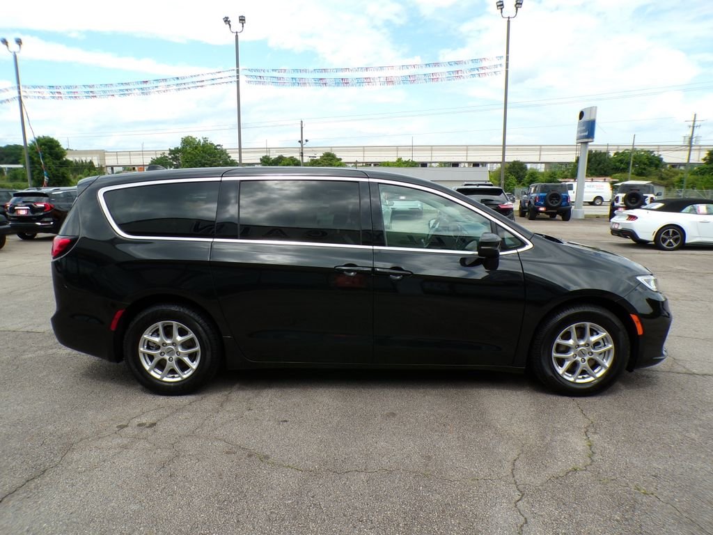 Used 2023 Brilliant Black Crystal Pearlcoat Chrysler Touring L image 8