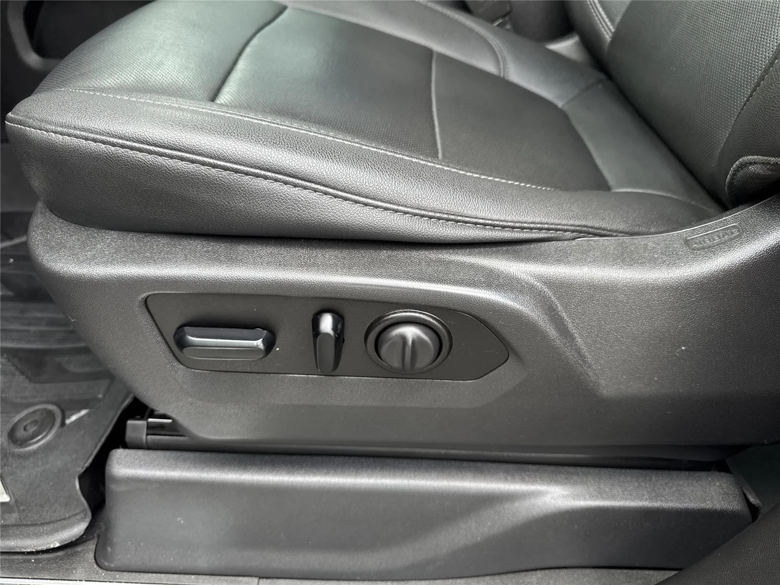 Used 2021 ONYX BLACK GMC SLT image 12