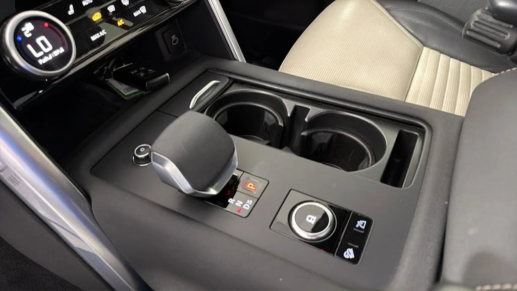 Used 2022  Land Rover S R-Dynamic image 24
