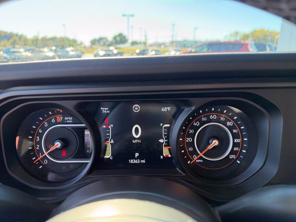 Used 2025 Green Jeep Mojave image 12