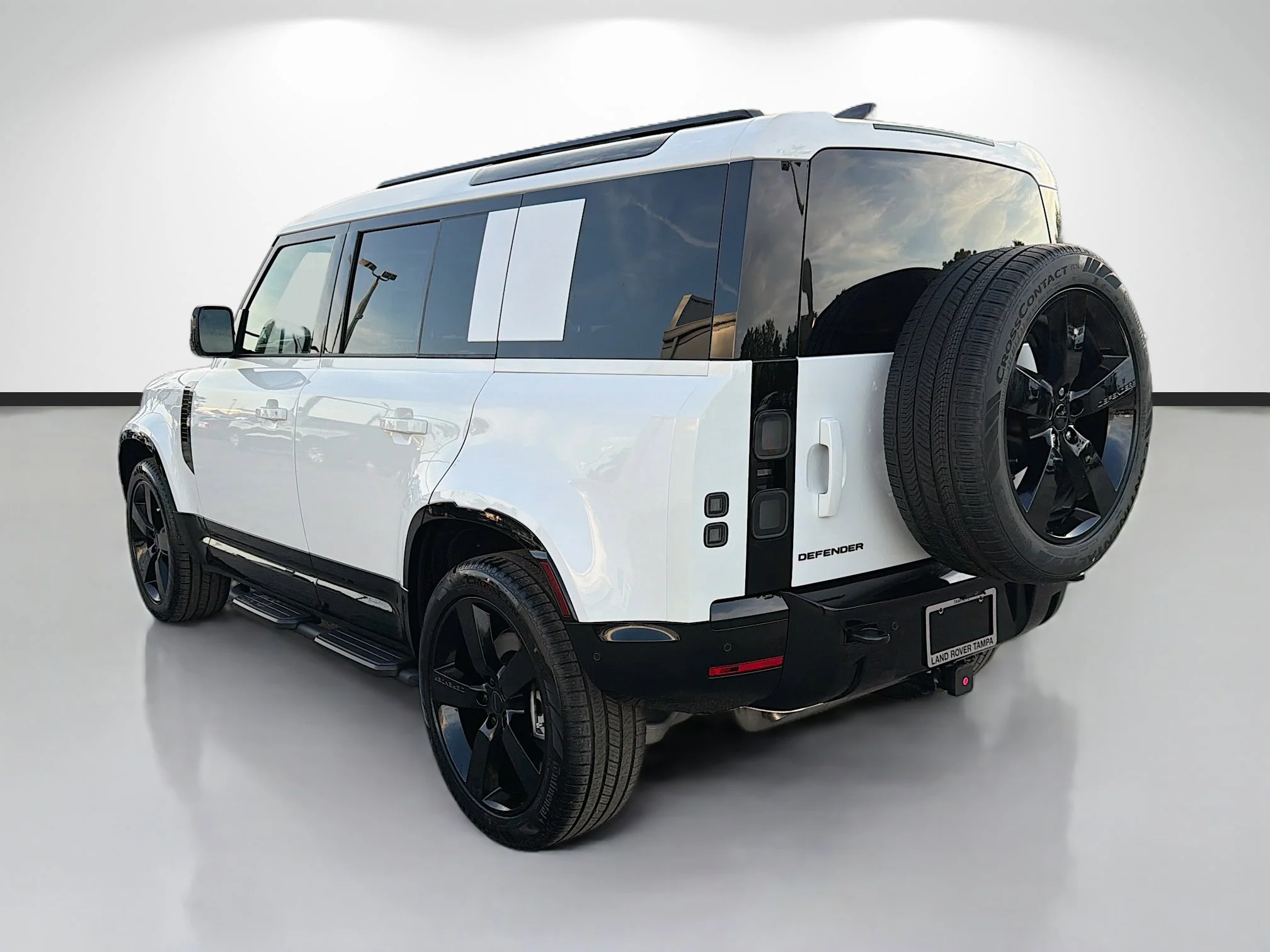 New 2026 Fuji White Land Rover X-Dynamic SE image 3