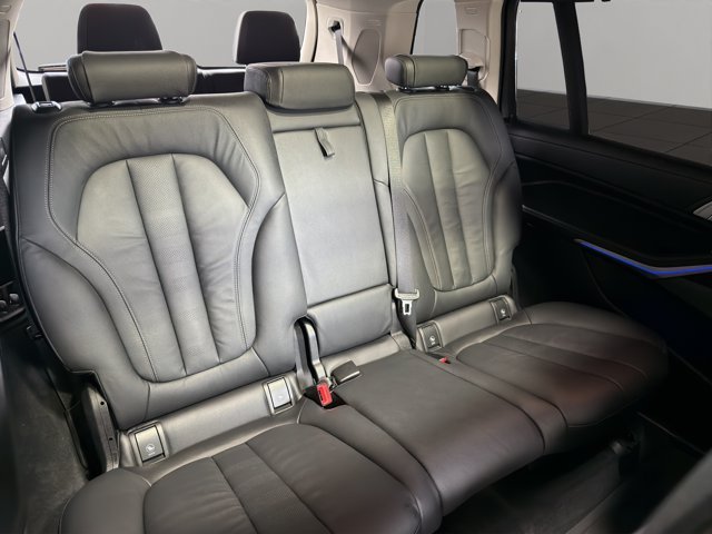 Used 2021 Black Sapphire Metallic BMW xDrive40i image 20
