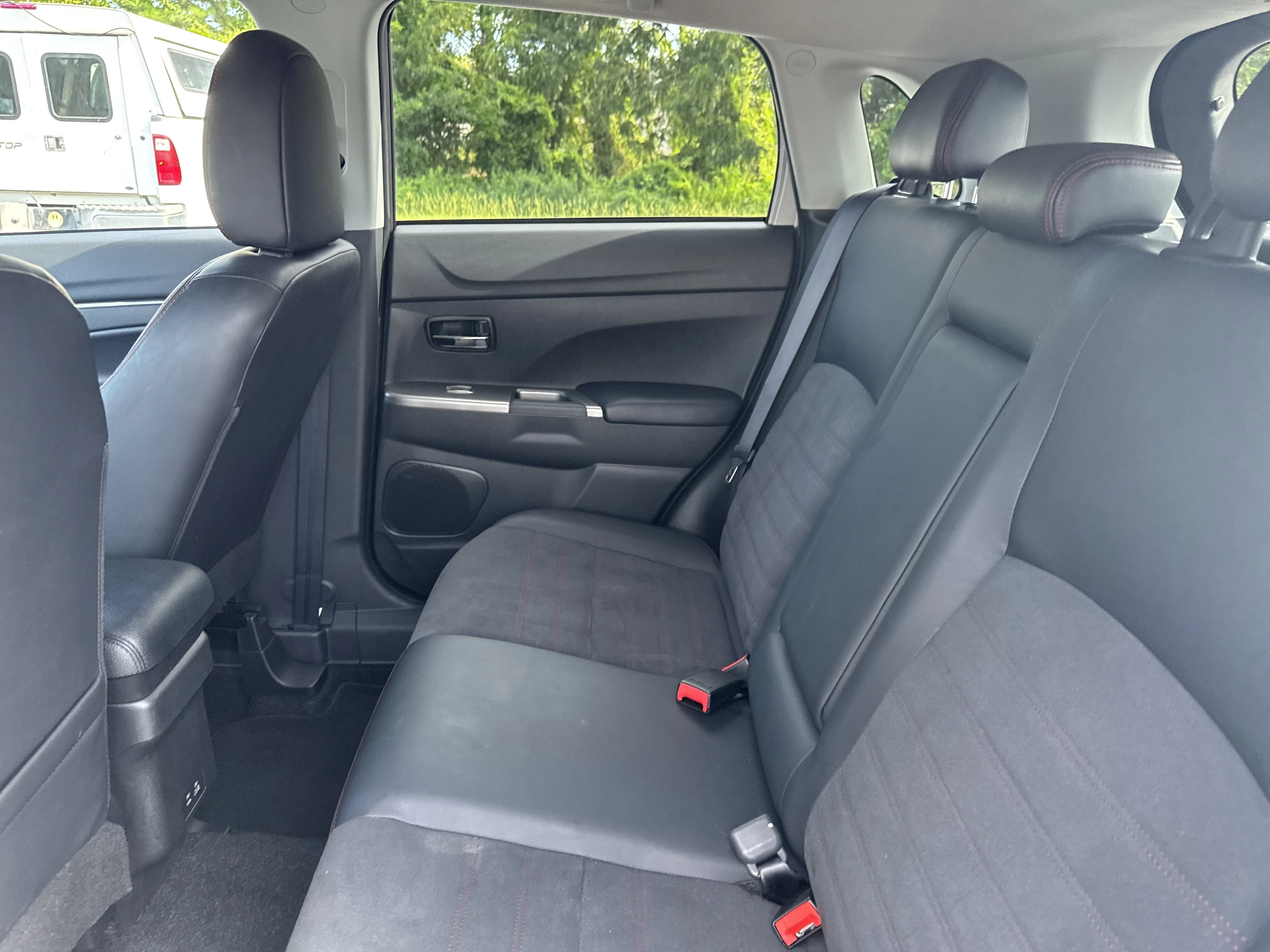 Used 2025  Mitsubishi 2.0 ES image 23