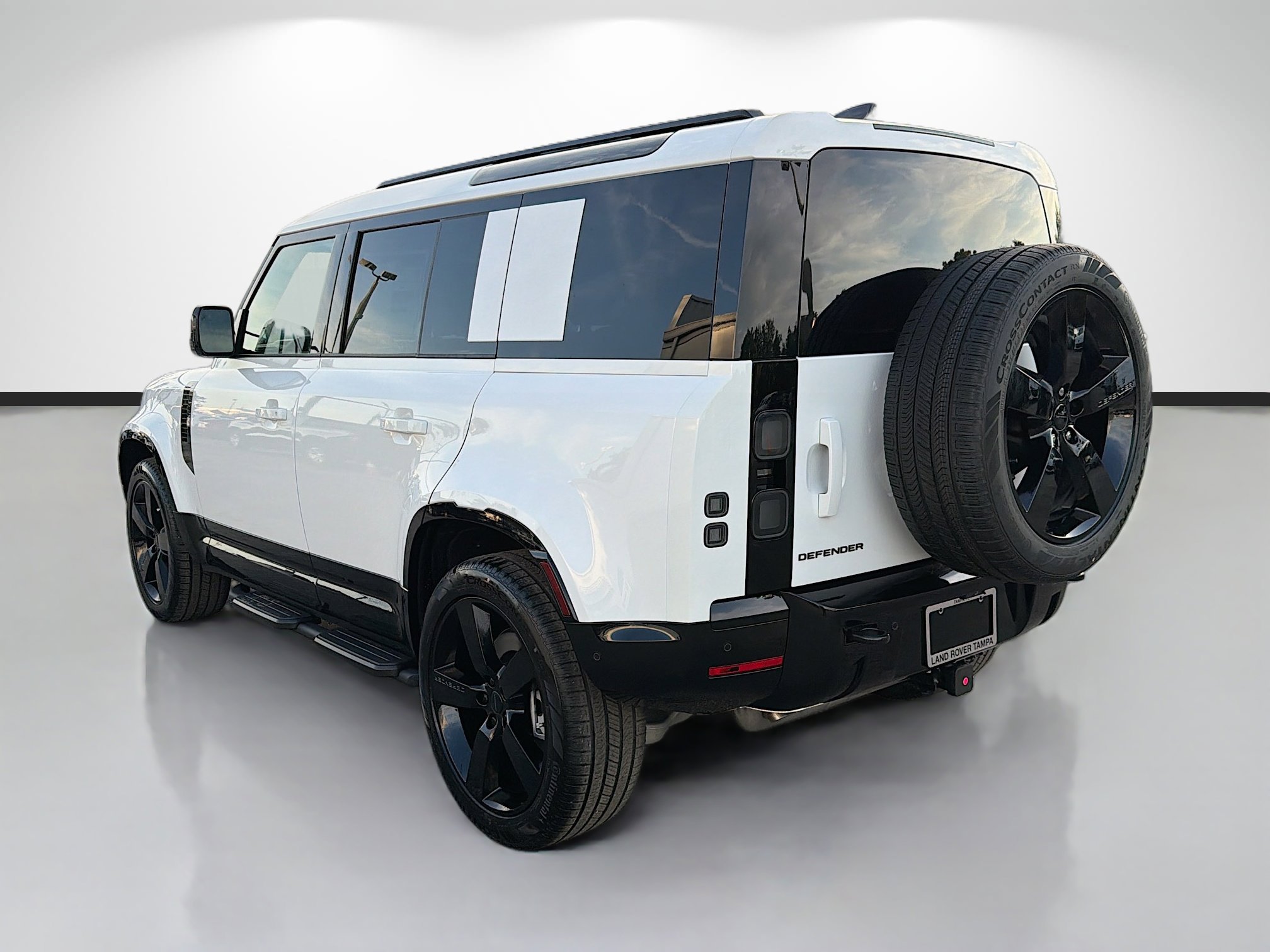 New 2026 Fuji White Land Rover X-Dynamic SE image 3