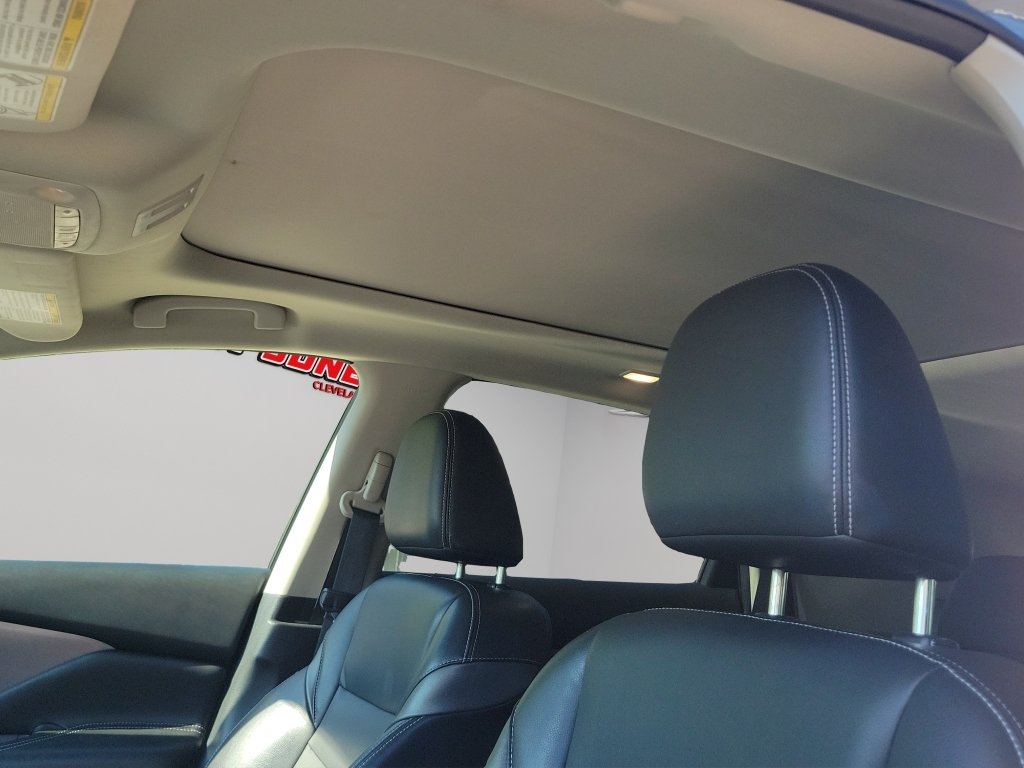 Used 2021  Nissan SL image 4