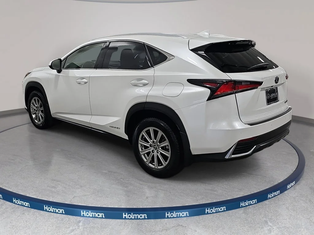 Used 2019 White Lexus 300h image 9