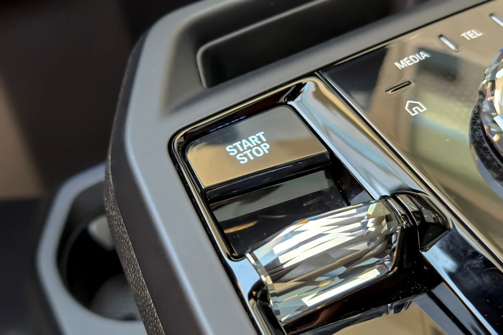 Used 2025 Oxide Grey Metallic BMW M60 Sports Activity Vehicle image 22