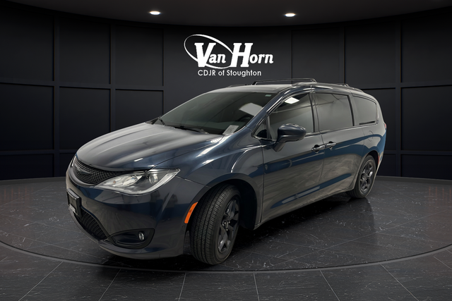 Used 2020 Maximum Steel Metallic Clearcoat Chrysler Touring L image 3