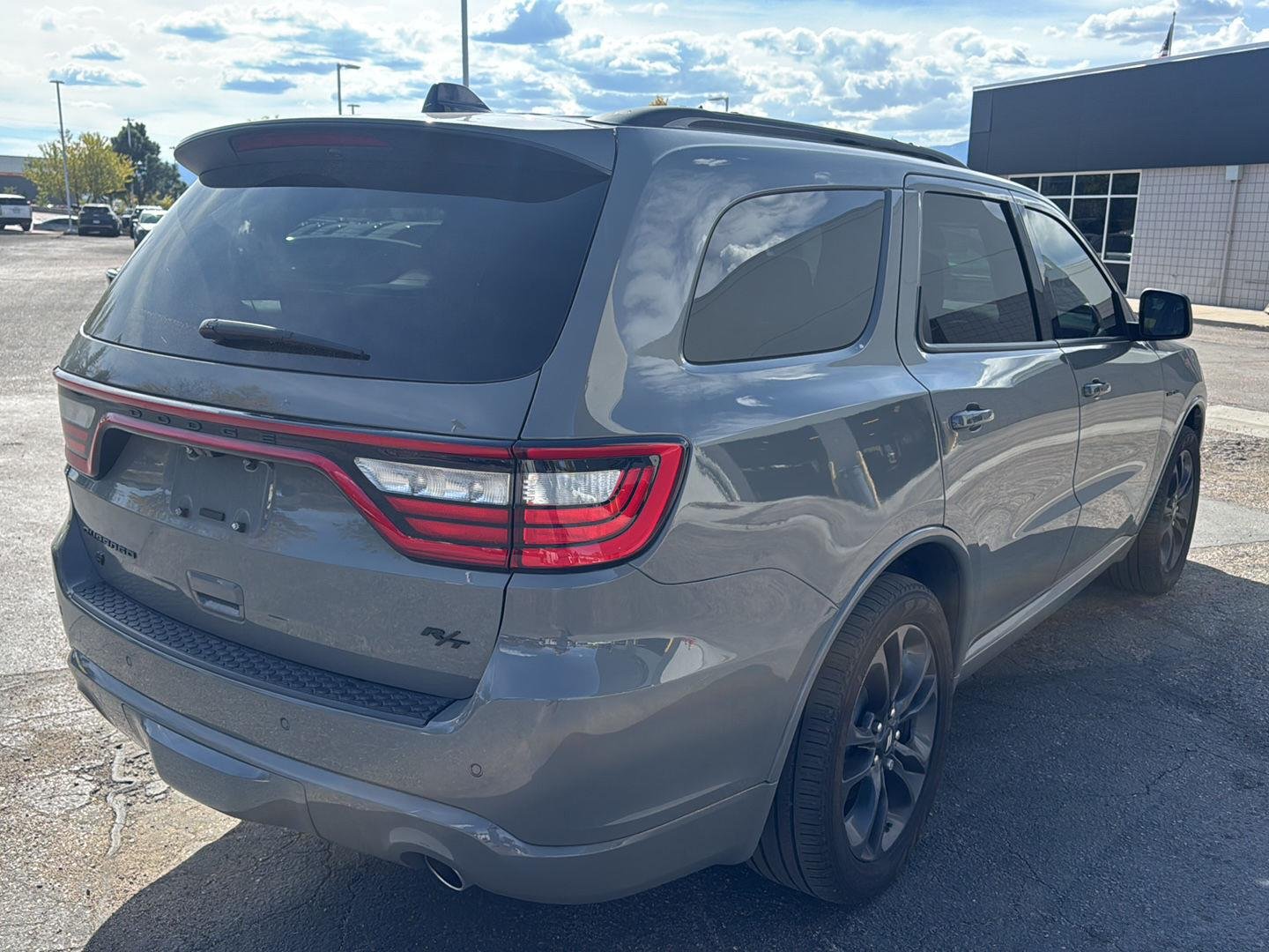 Used 2025 Destroyer Gray Clearcoat Dodge R/T Premium image 4