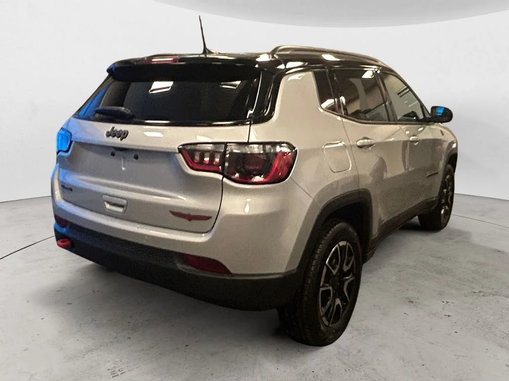 Used 2025 Silver Zynith Jeep Trailhawk image 5