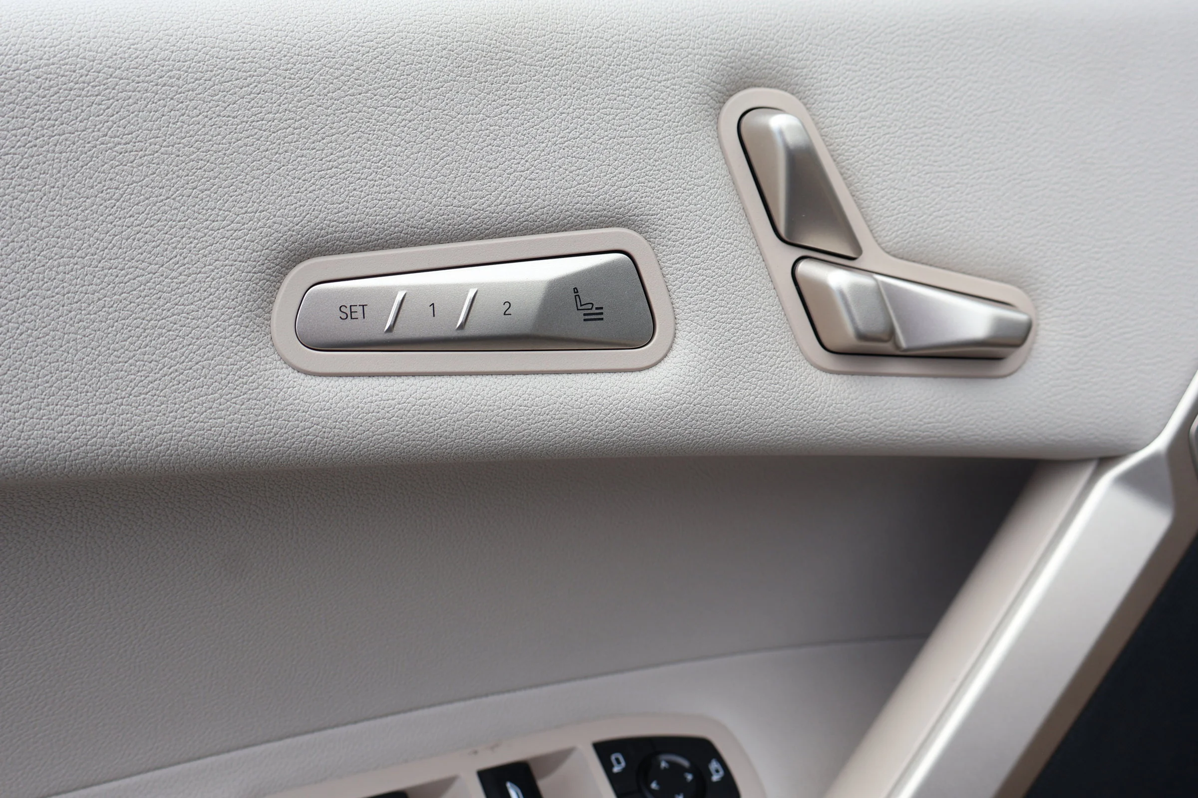 2025 BMW iX 50 - Photo 16