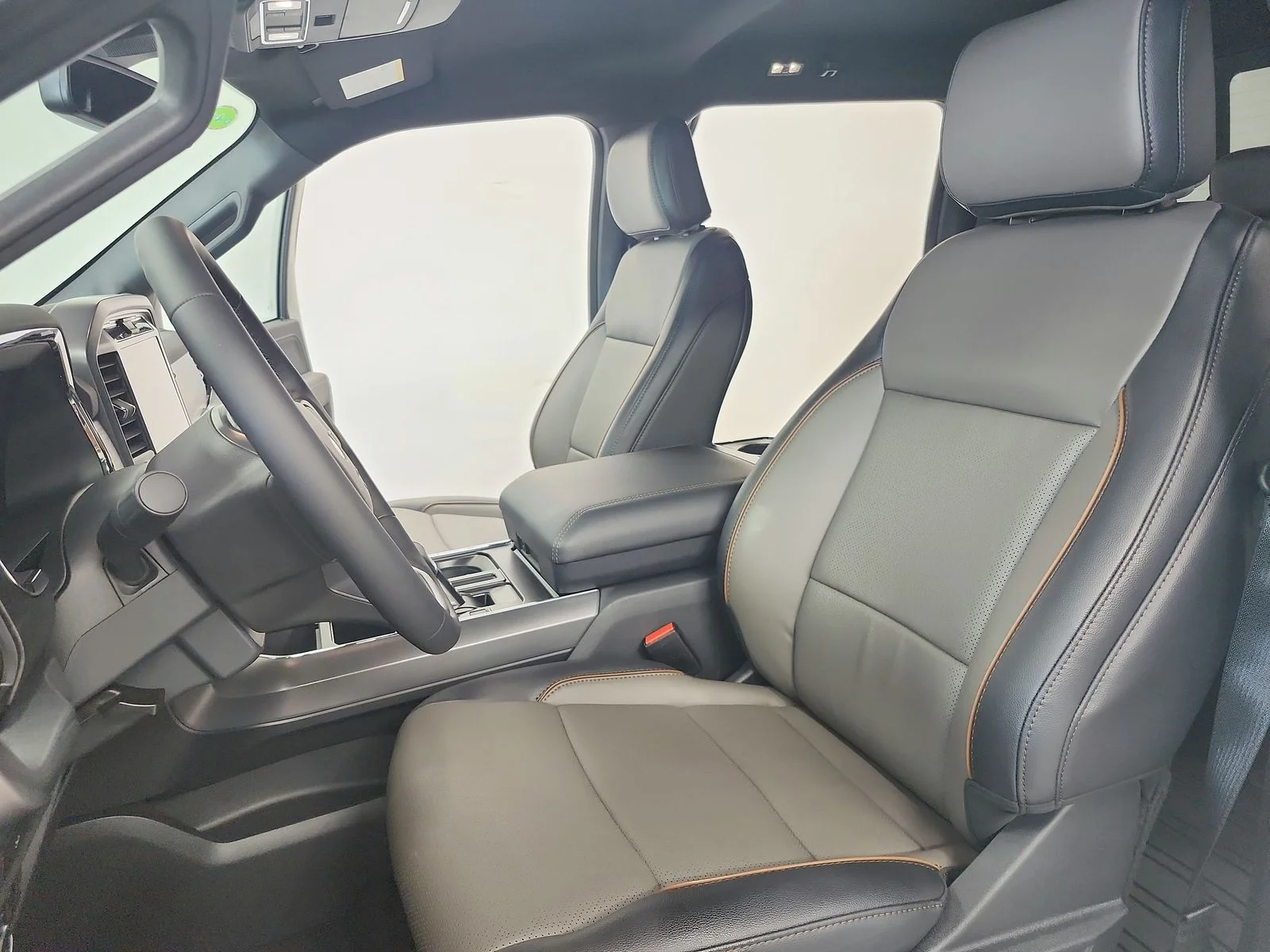 New 2026 Star White Metallic Tri-Coat Ford Lariat® image 19