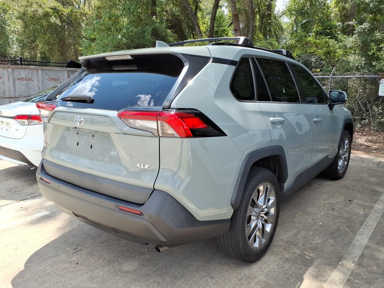 Certified Used 2021 Lunar Toyota XLE Premium image 7