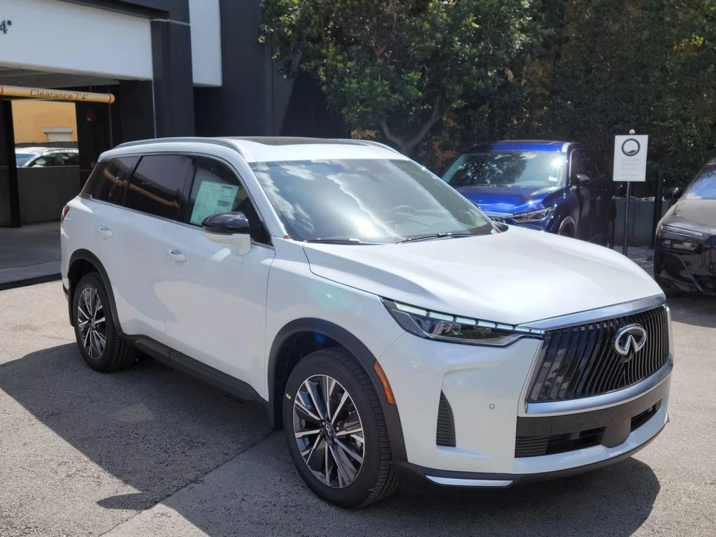 New 2027 White INFINITI LUXE image 25