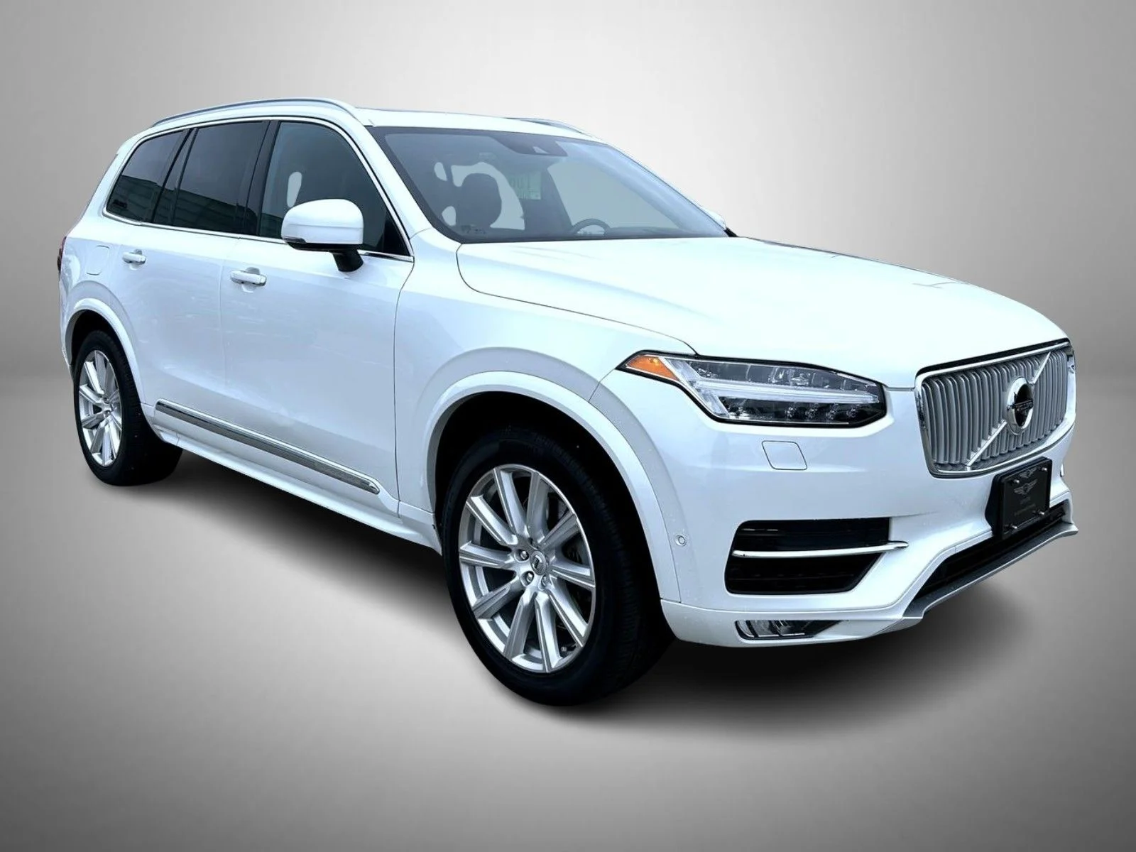 Used 2019 White Volvo T6 Inscription image 3