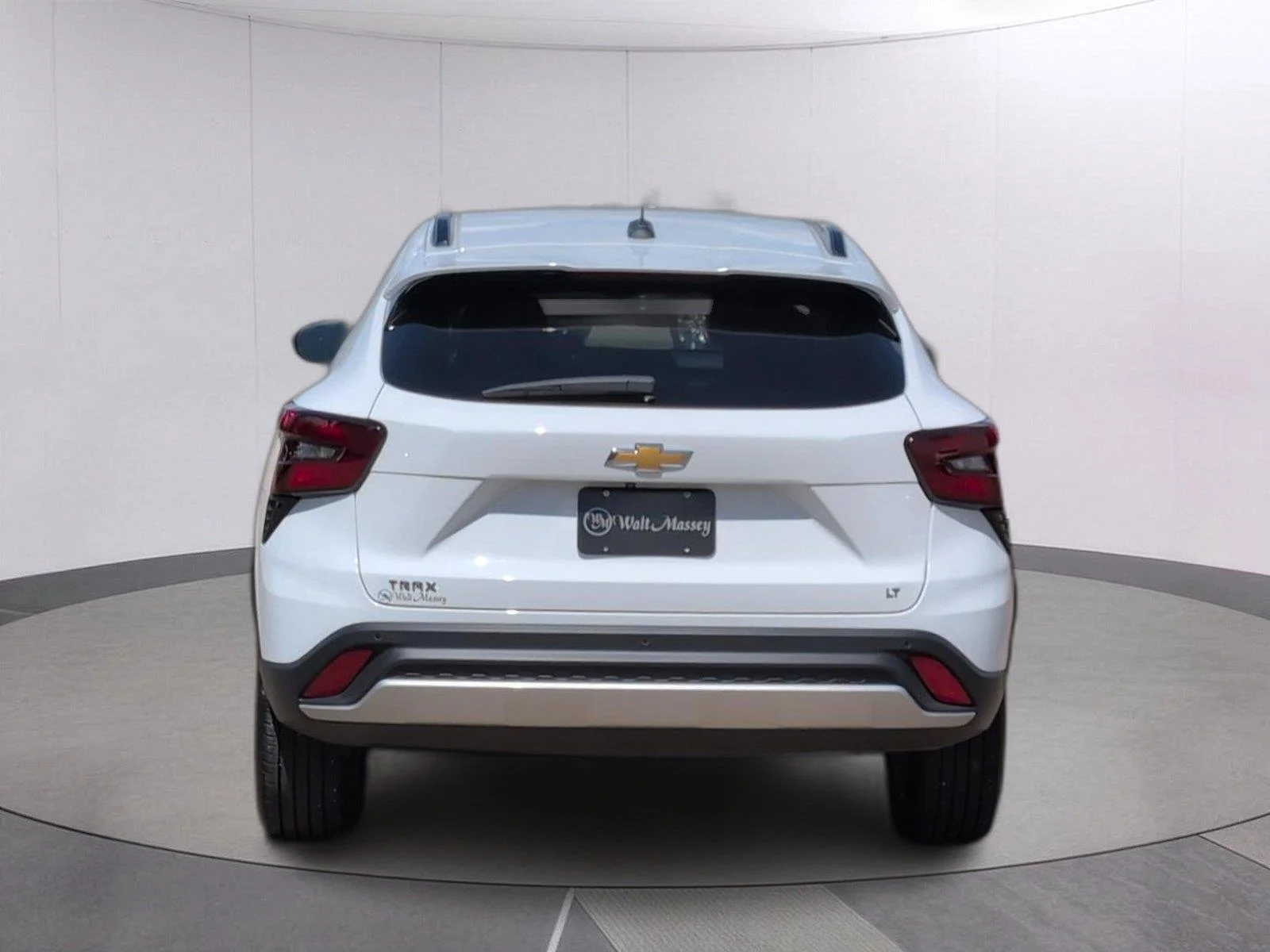 Used 2025 Summit White Chevrolet LT image 4