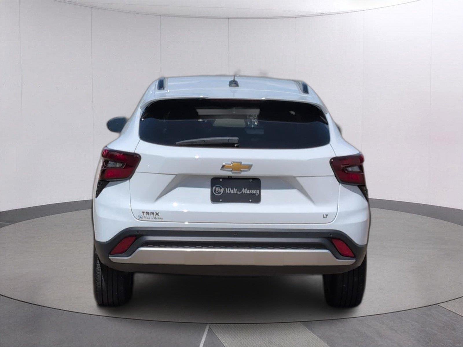 Used 2025 Summit White Chevrolet LT image 4