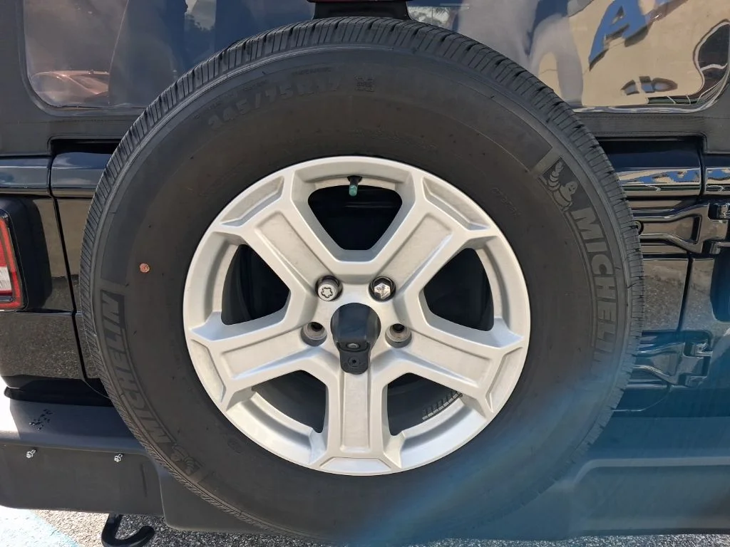 Used 2023 Black Jeep Sport S image 11
