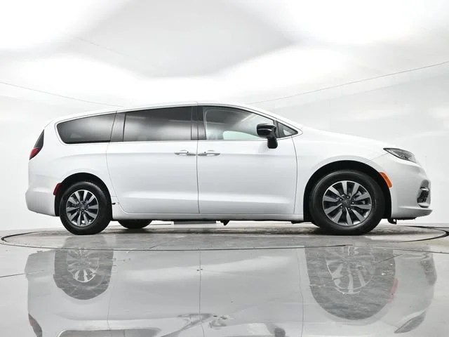 Used 2024 Bright White Clea Chrysler Hybrid Select image 31