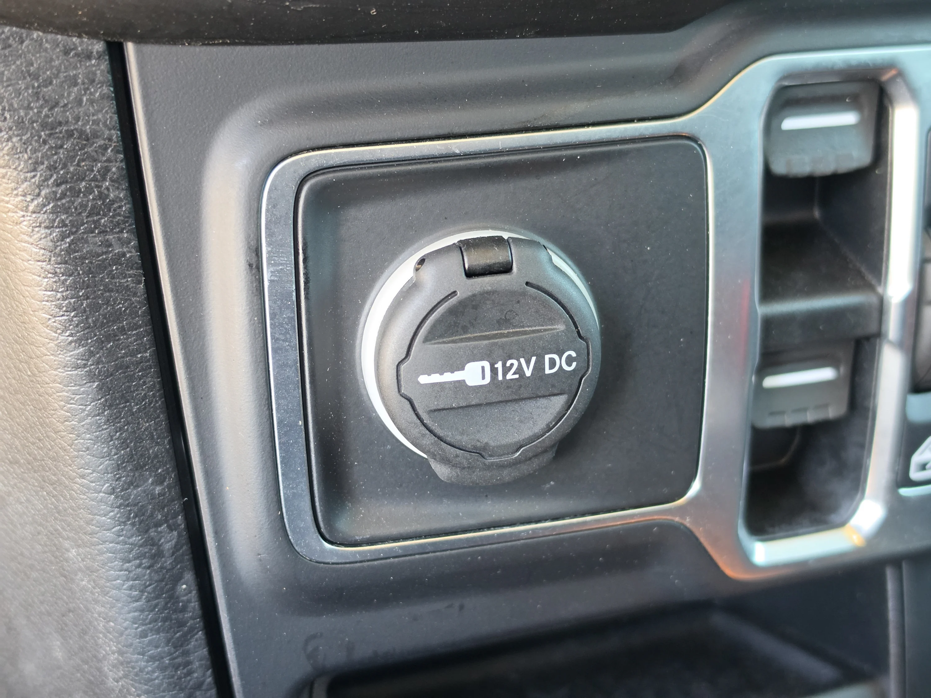 Used 2020 Sting-Gray Clearcoat Jeep Sport S image 30