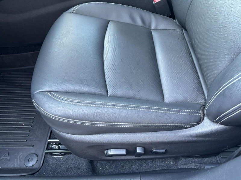 Used 2025 Brilliant Silver Metallic Nissan SL FWD image 20