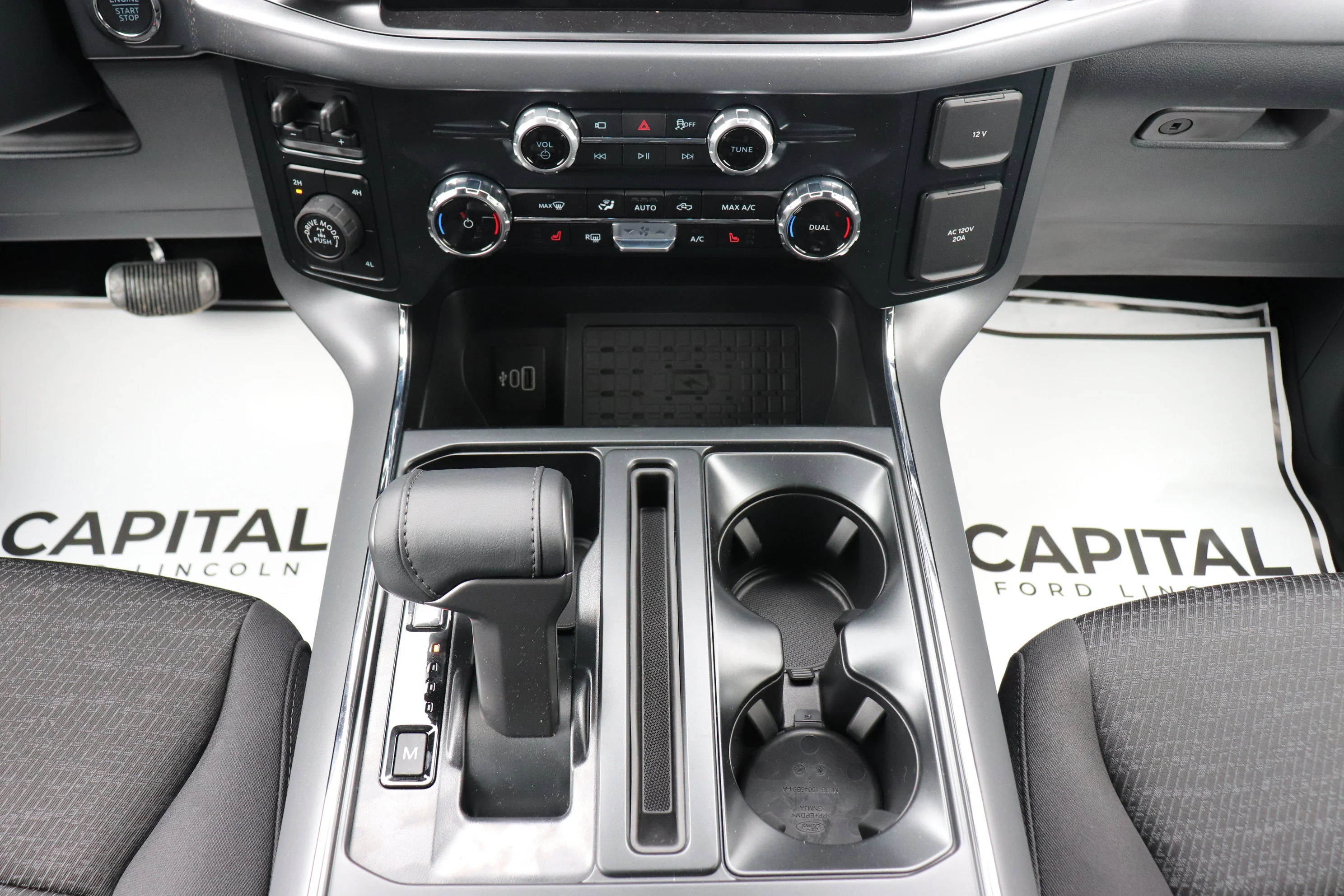 New 2026 CARBONIZED GREY METALLIC Ford XLT image 10