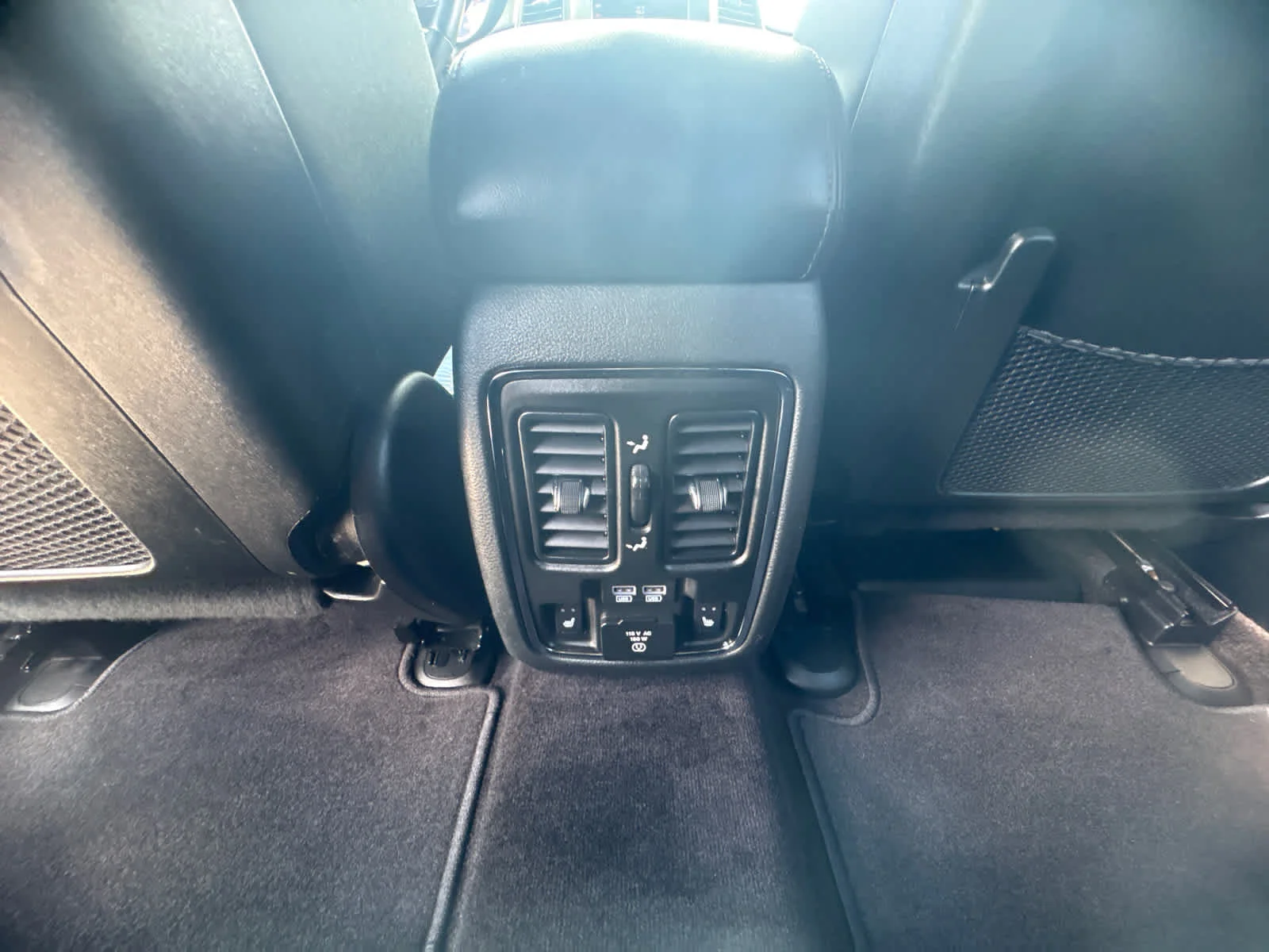 Used 2018 Diamond Black Crystal Pearlcoat Jeep Limited image 14