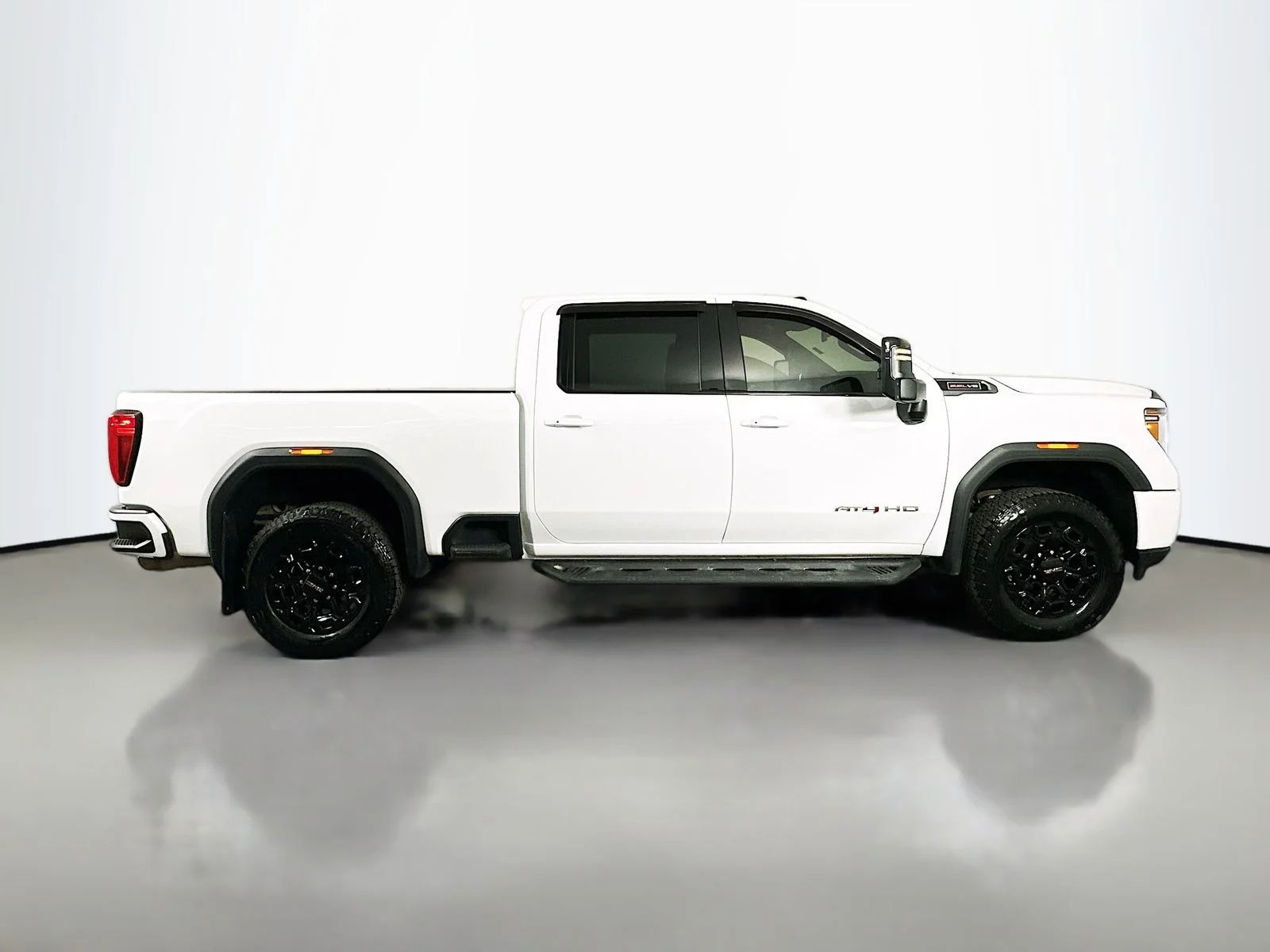 Used 2022 Summit White GMC AT4 image 9
