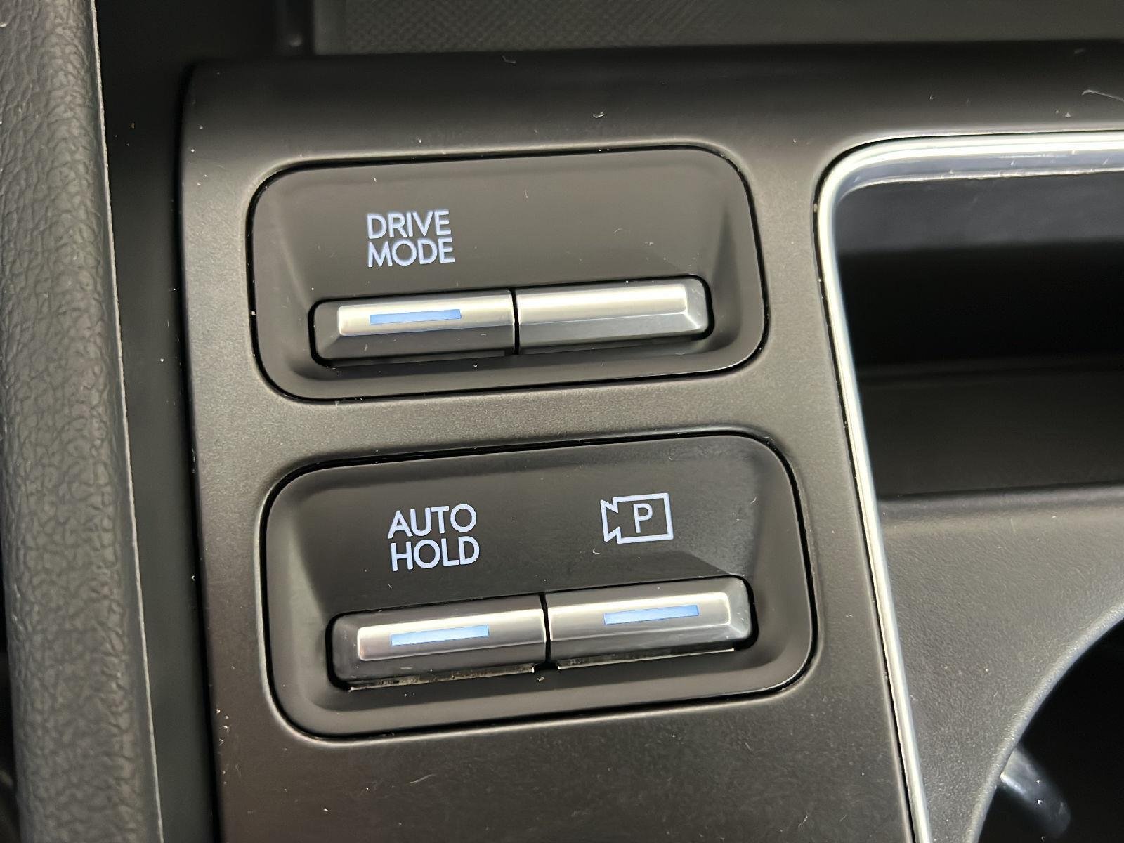 Used 2025  Hyundai  image 18