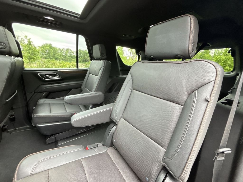 Used 2022 Iridescent Pearl Tricoat Chevrolet High Country image 26