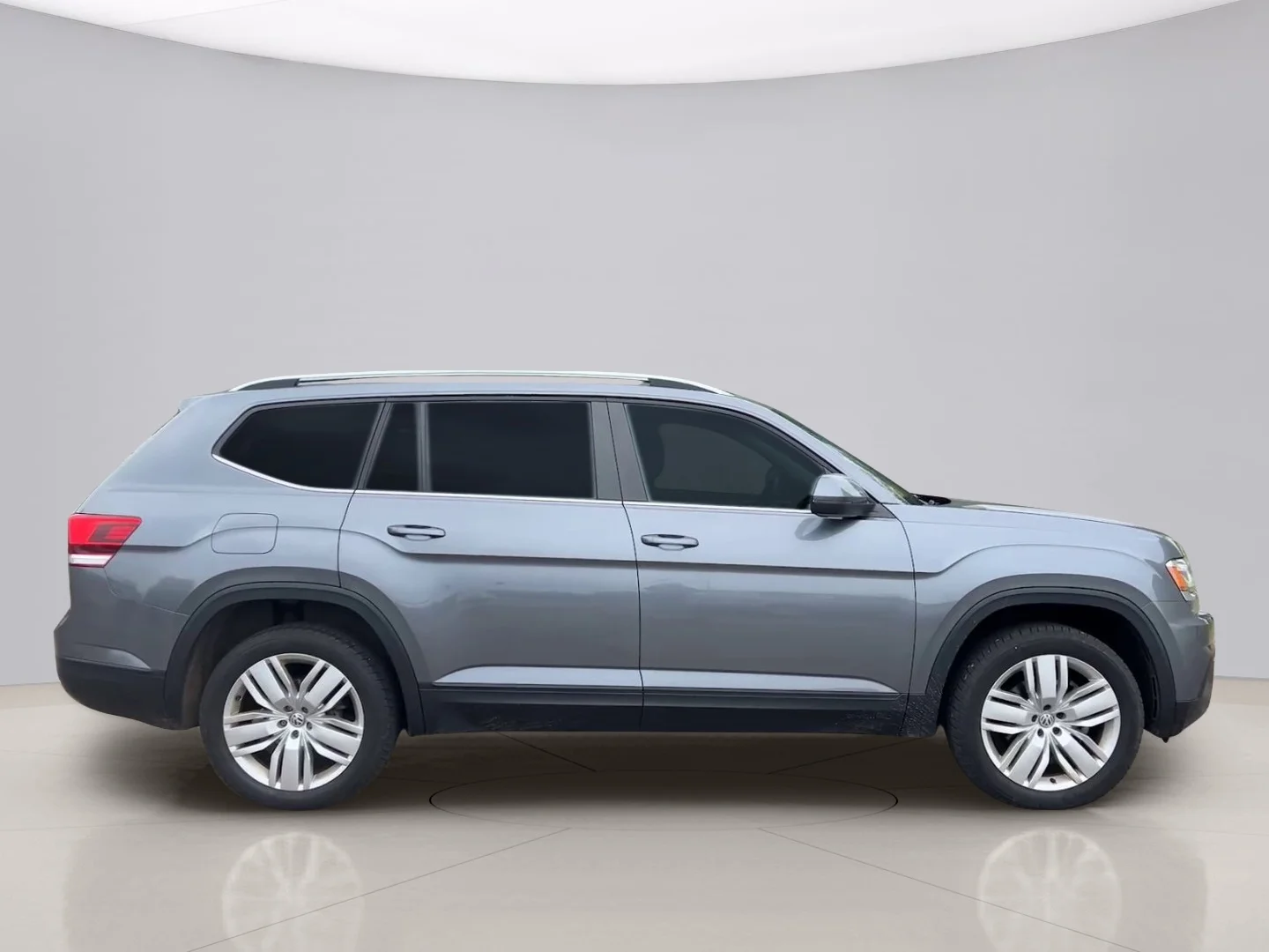 Used 2019 Gray Volkswagon 3.6 image 6