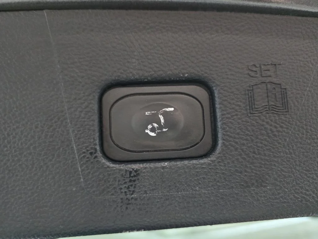 Used 2019 Gray Ford SEL image 16