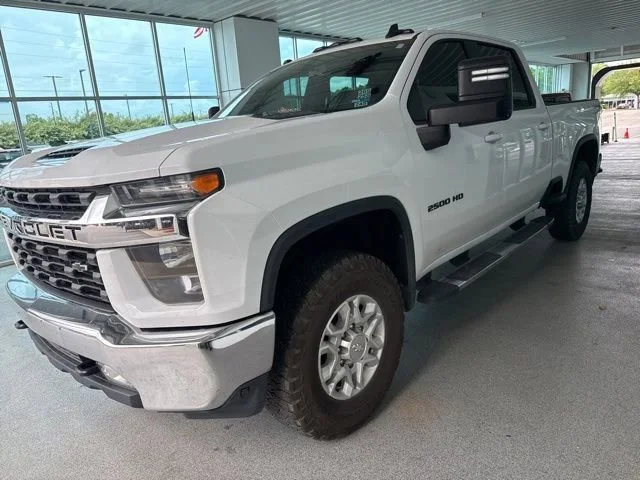 Used 2020 SUMMIT WHITE Chevrolet LT image 4