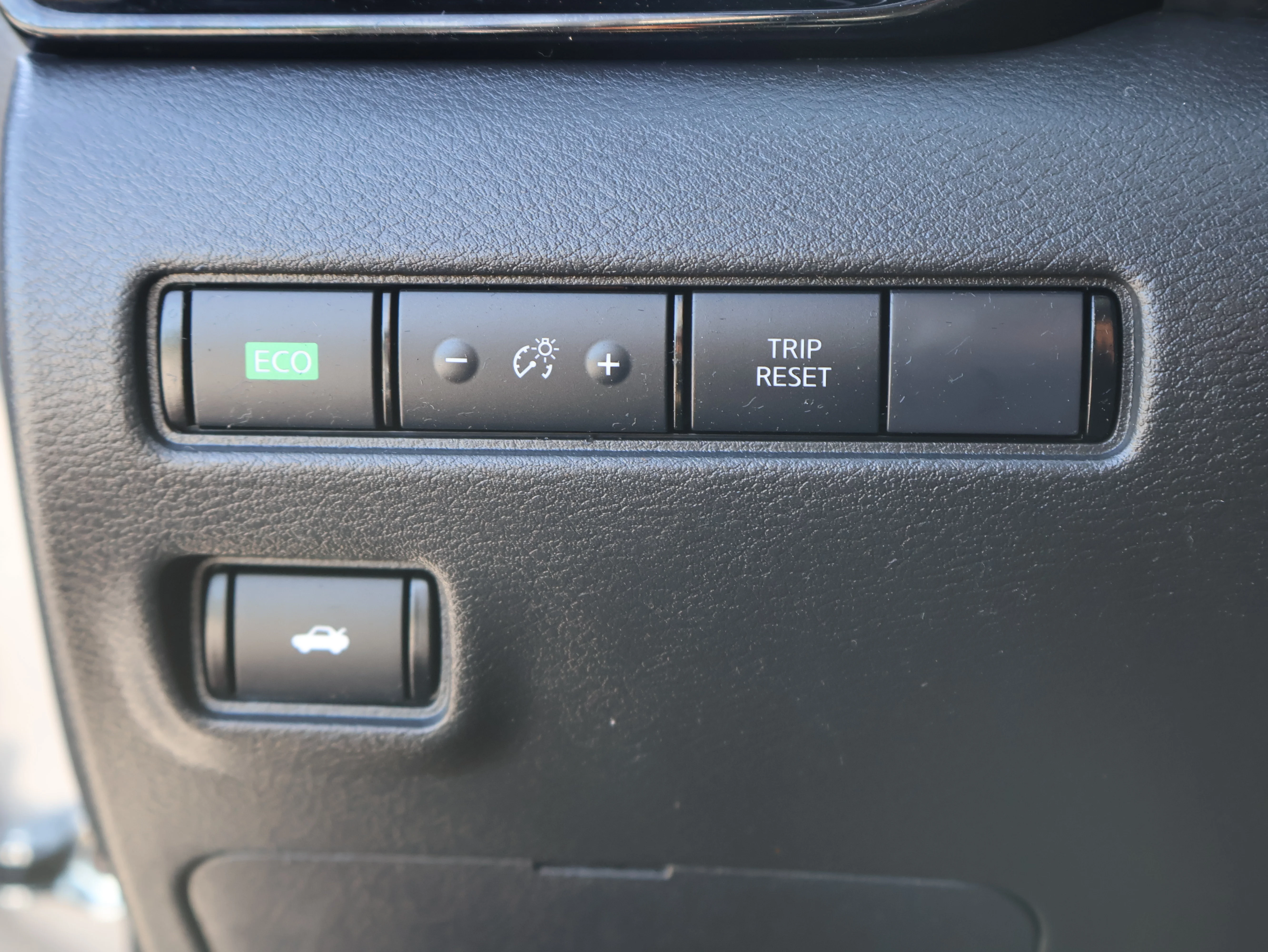 Used 2024 Gun Metallic Nissan SR image 34
