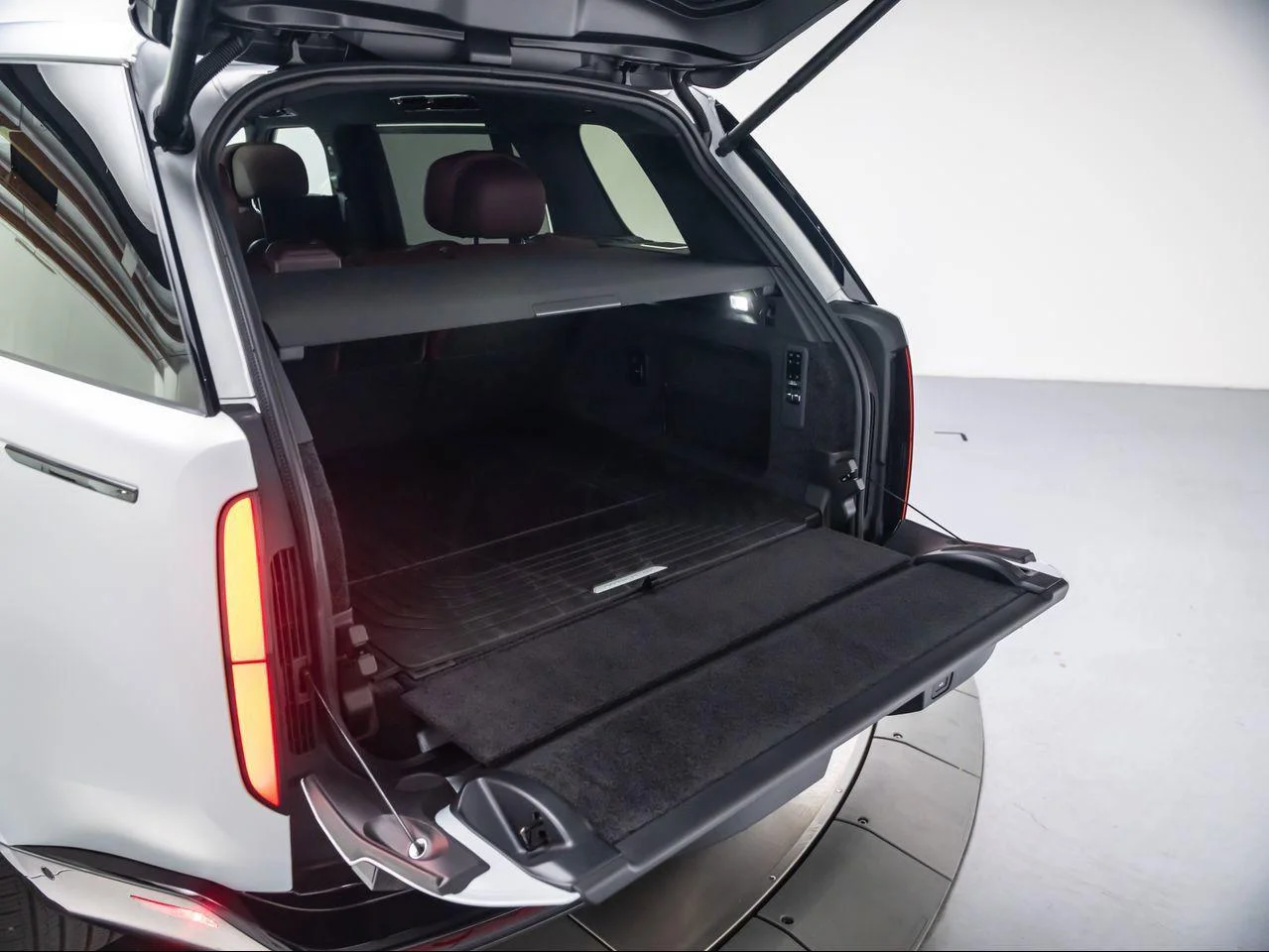 New 2026 Ethereal Frost Satin Land Rover Autobiography LWB image 34