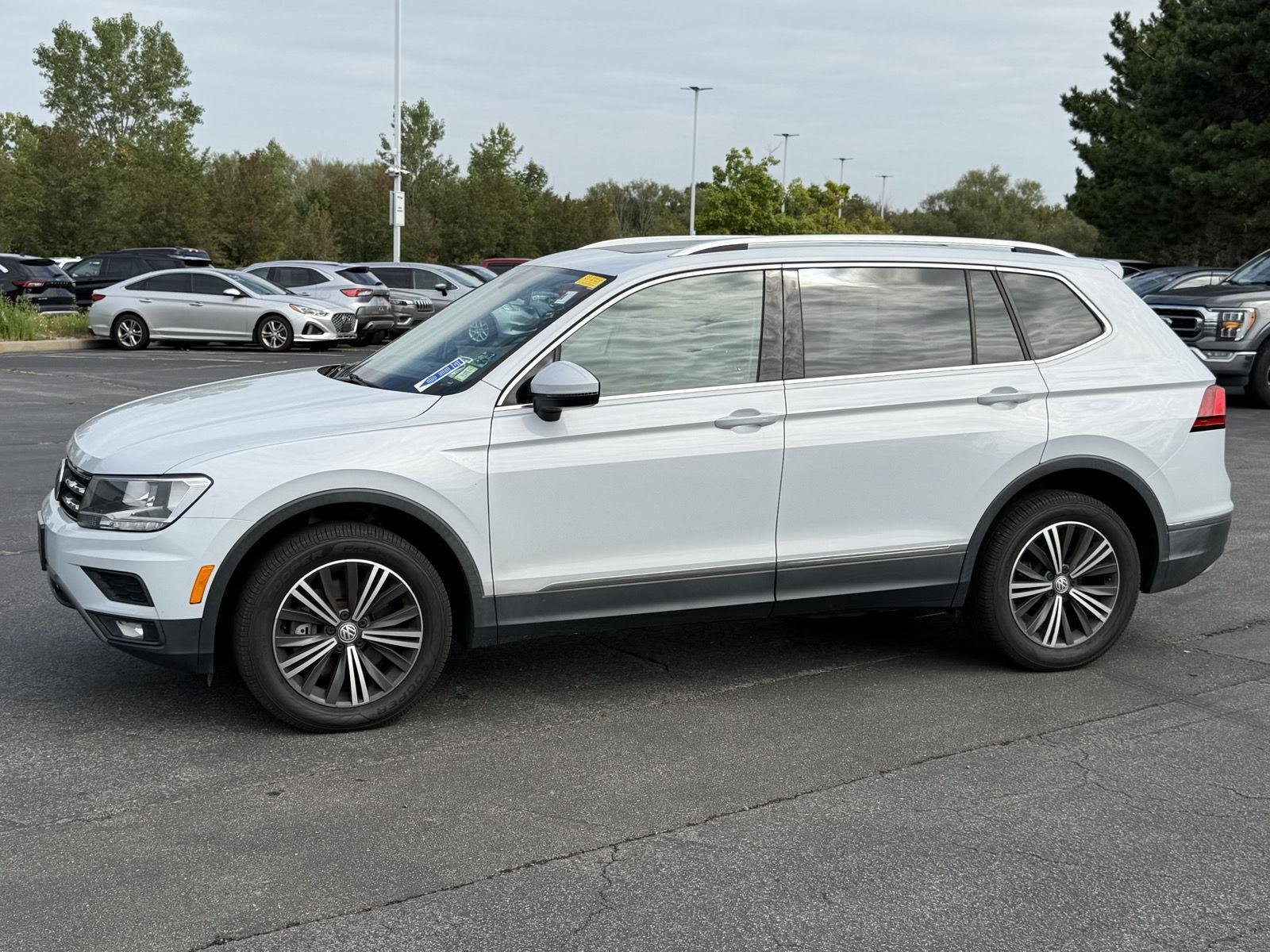 Used 2018 White Silver Metallic Volkswagen SEL image 6