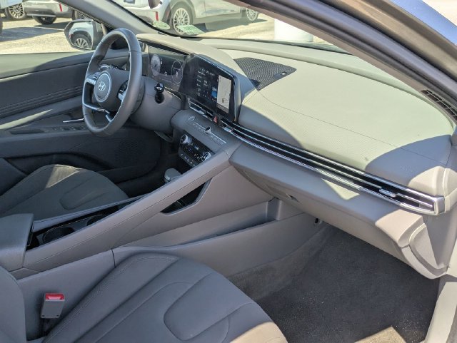 Used 2025 Gray Hyundai SEL Convenience image 32