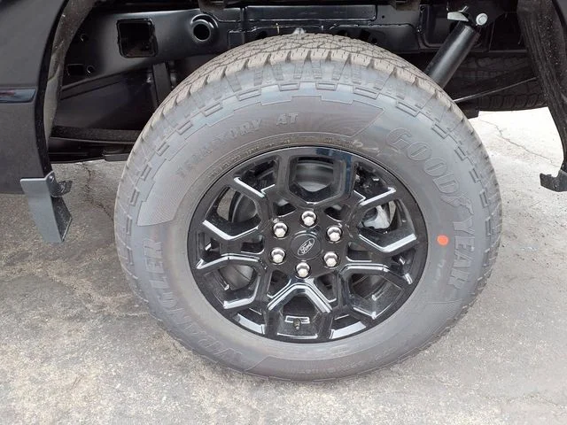 New 2026 Agate Black Metallic Ford XLT image 4