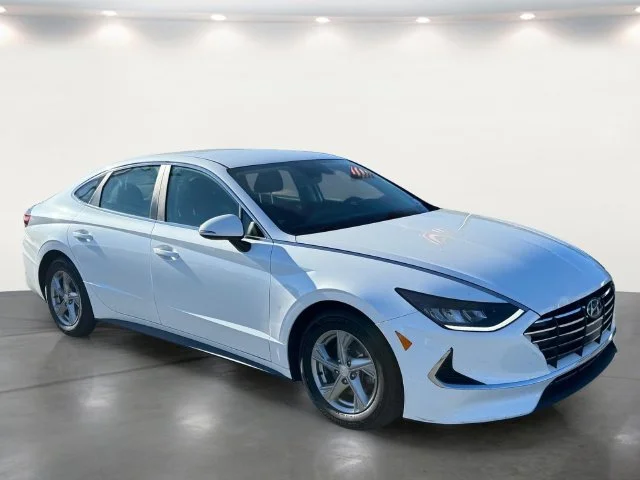 Used 2022 Gray Hyundai SE image 2